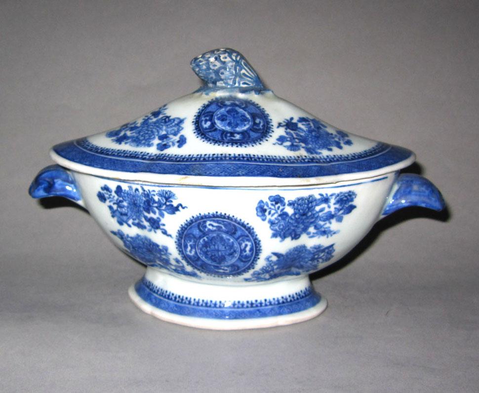 2010.0008.112 A, B Porcelain tureen