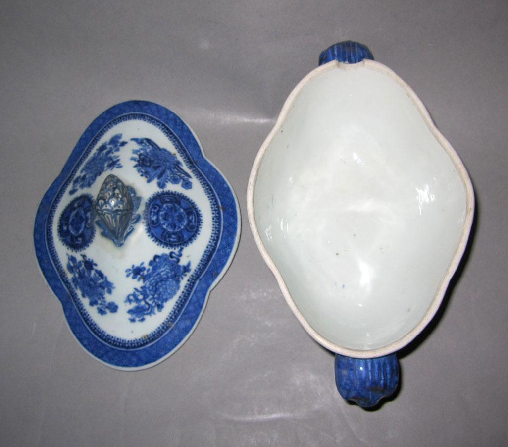 2010.0008.112 A, B Porcelain tureen top