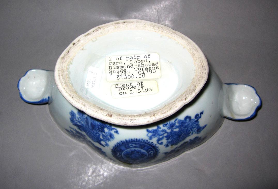 2010.0008.112 A Porcelain tureen underside