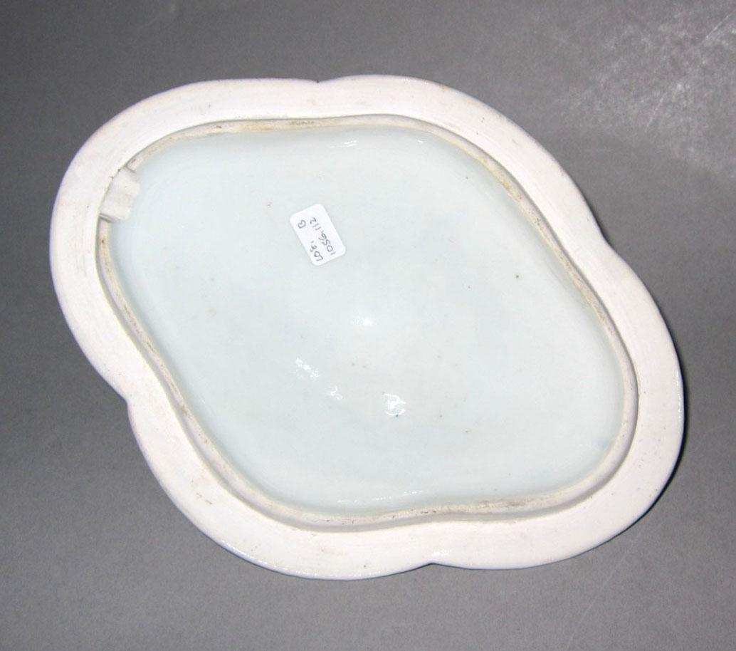 2010.0008.112 B Porcelain tureen underside