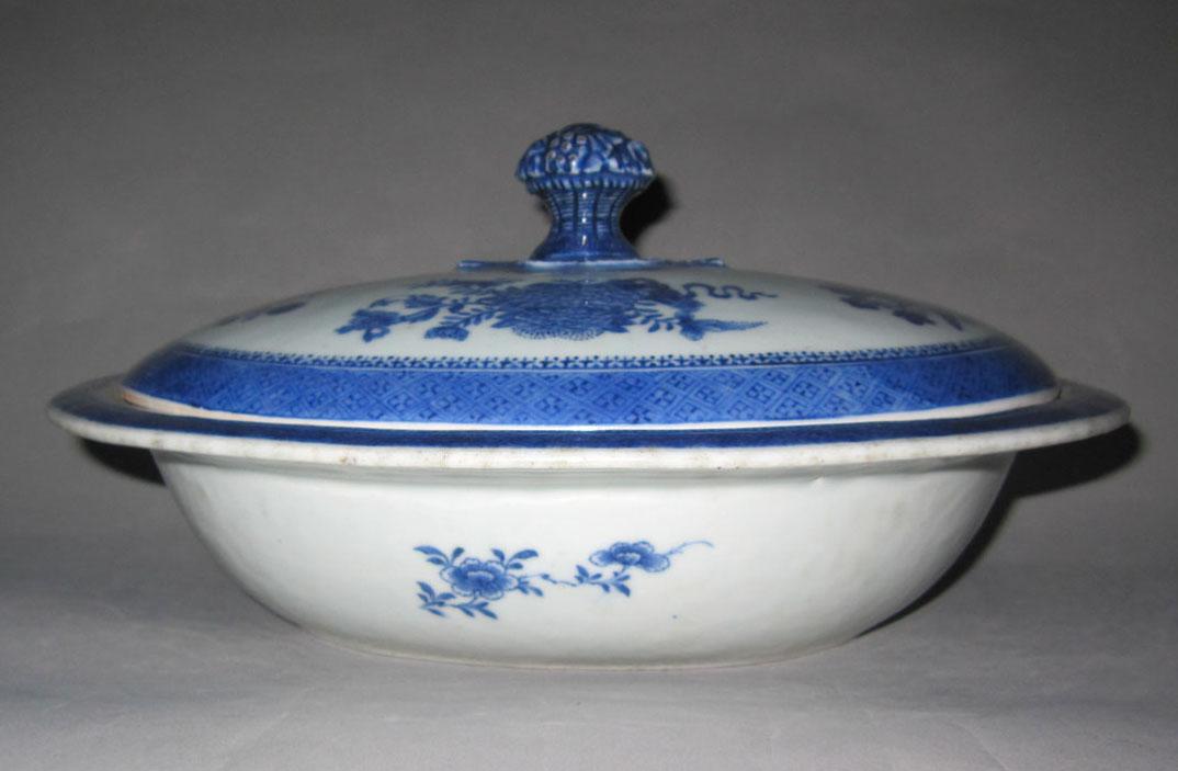 2010.0008.115 A,B Porcelain dish