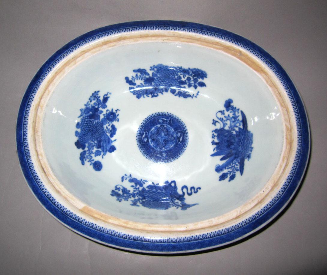 2010.0008.115 A Porcelain dish top