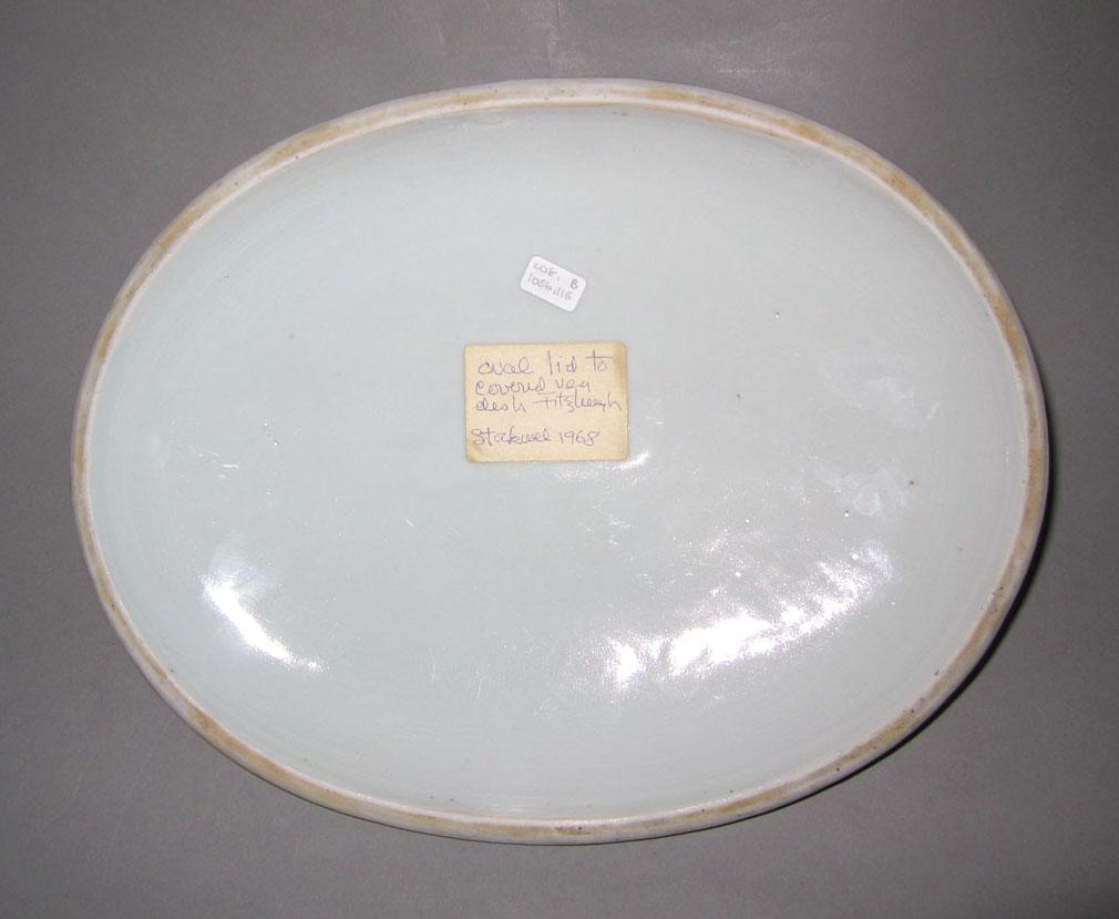 2010.0008.115 B Porcelain dish underside