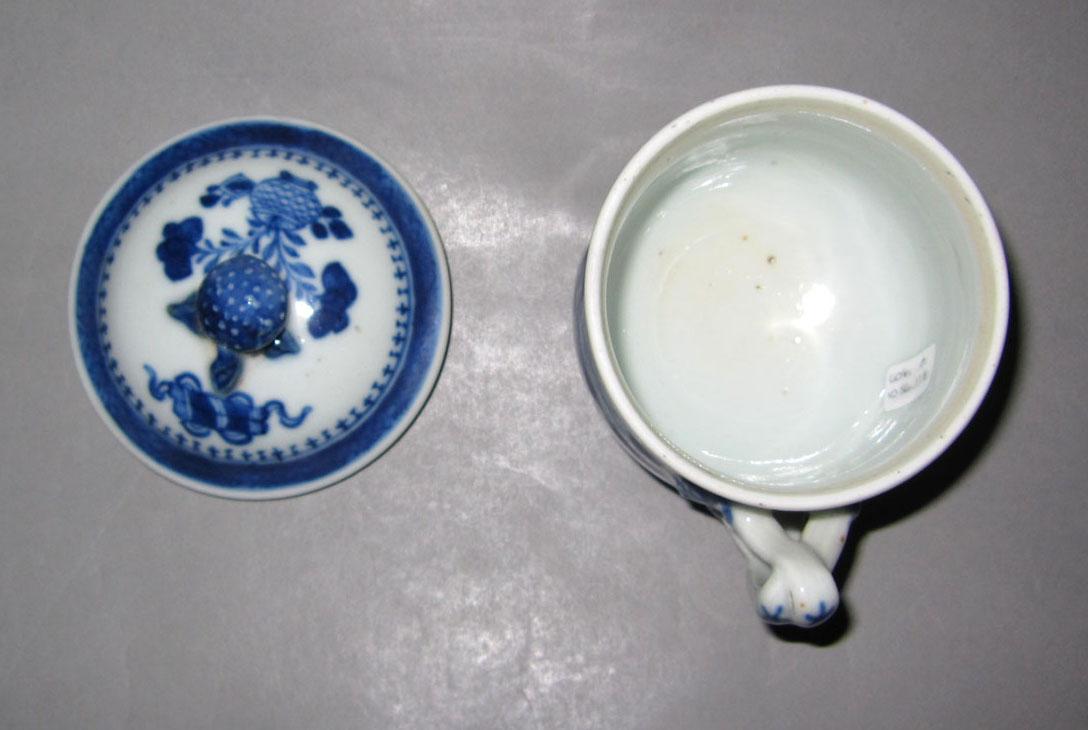 2010.0008.118 A,B Porcelain pot de creme top