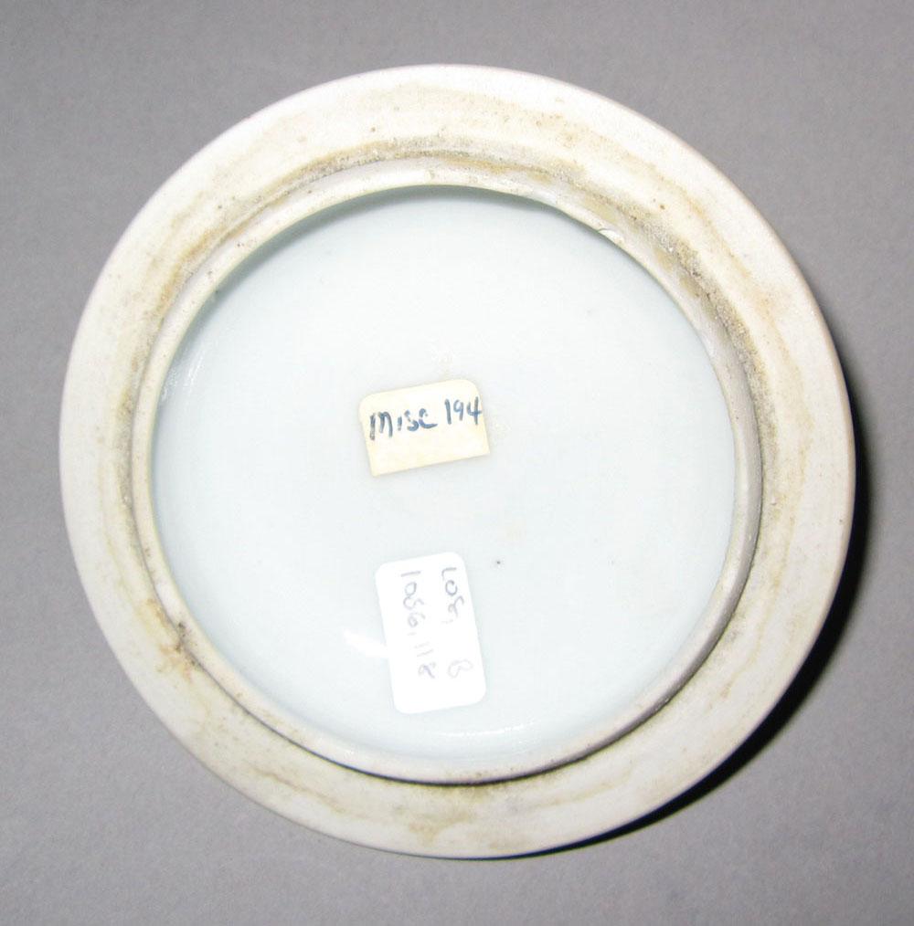 2010.0008.118 B Porcelain pot de creme underside