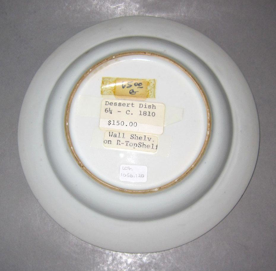 2010.0008.120 Porcelain dish underside