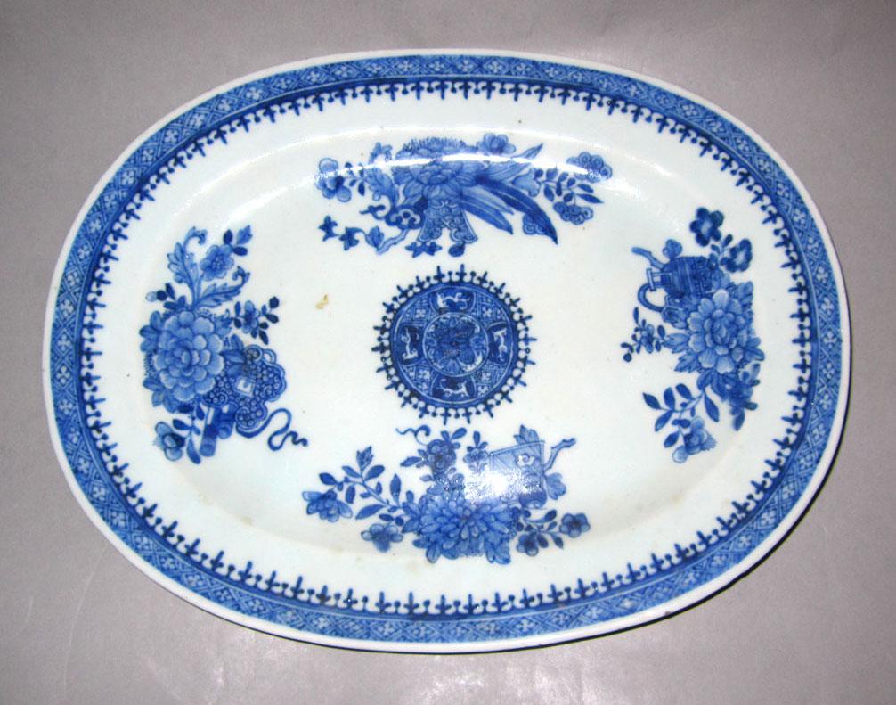 2010.0008.121 Porcelain dish