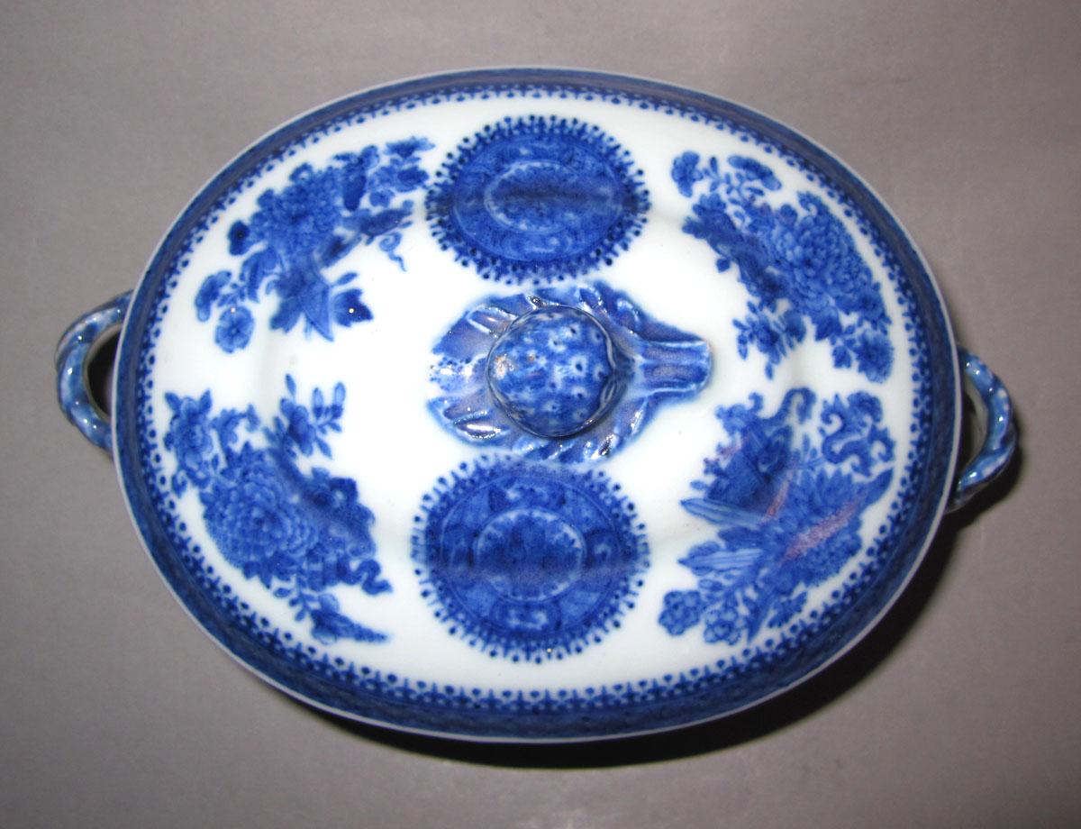 2010.0008.124 A,B Porcelain tureen top