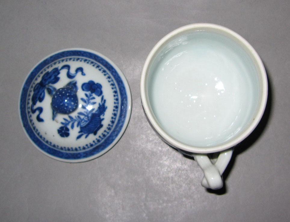 2010.0008.125 A,B Porcelain pot de creme top