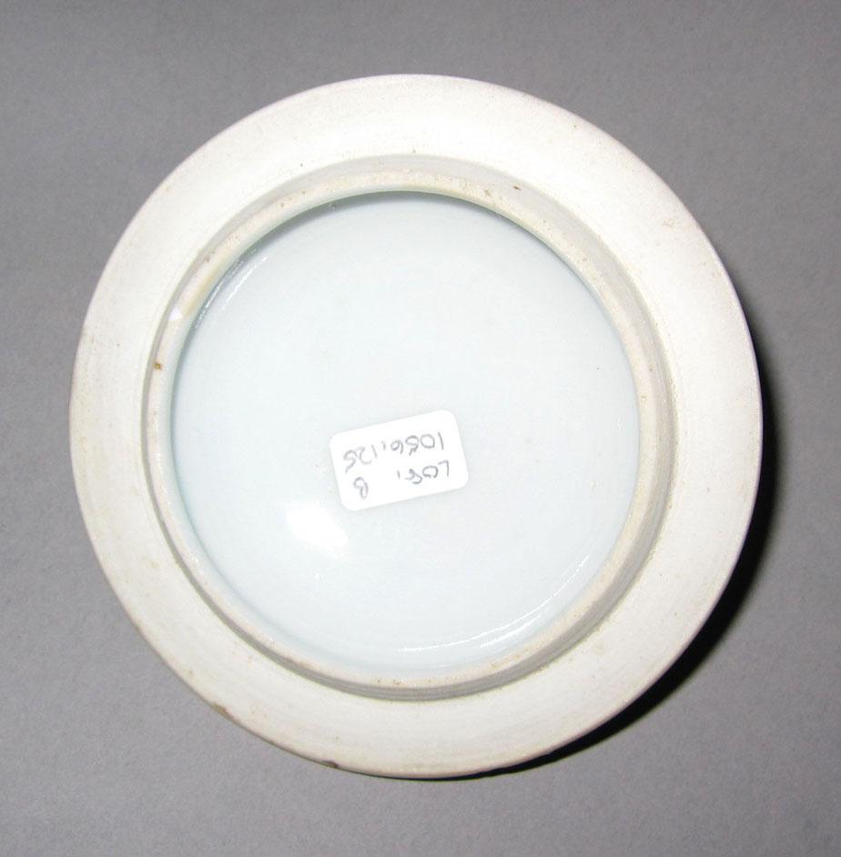 2010.0008.125 B Porcelain pot de creme underside