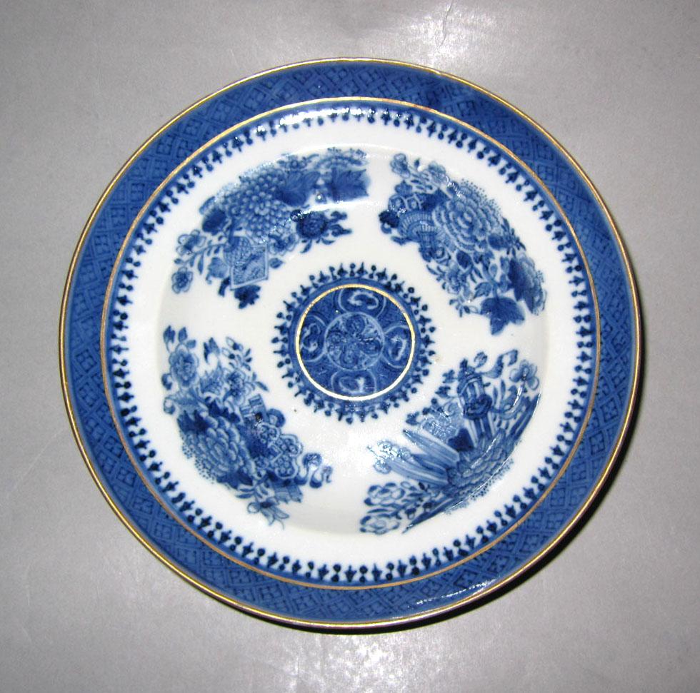 2010.0008.129 Porcelain dish