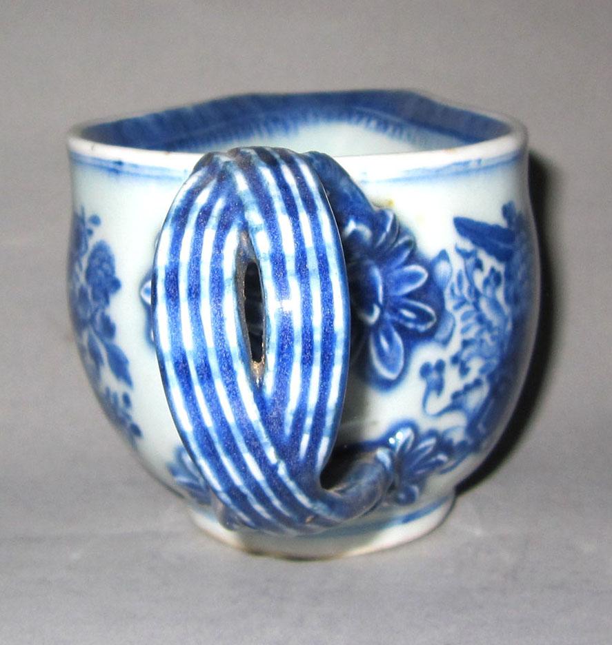 2010.0008.130 A Porcelain sauceboat handle
