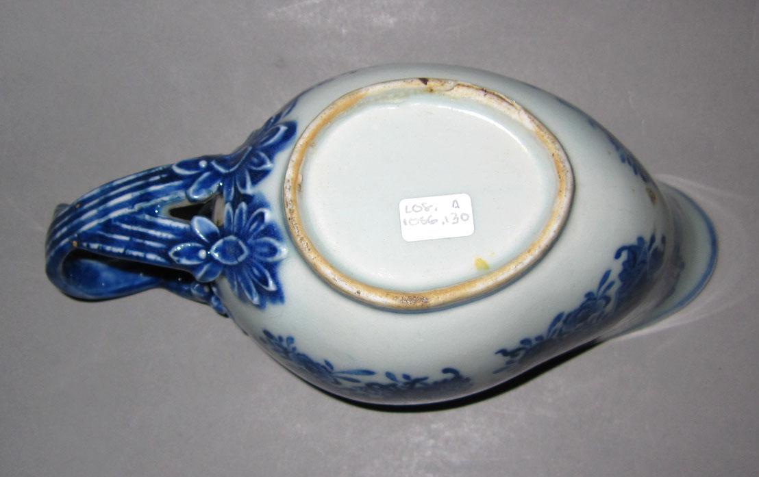 2010.0008.130 A Porcelain sauceboat underside