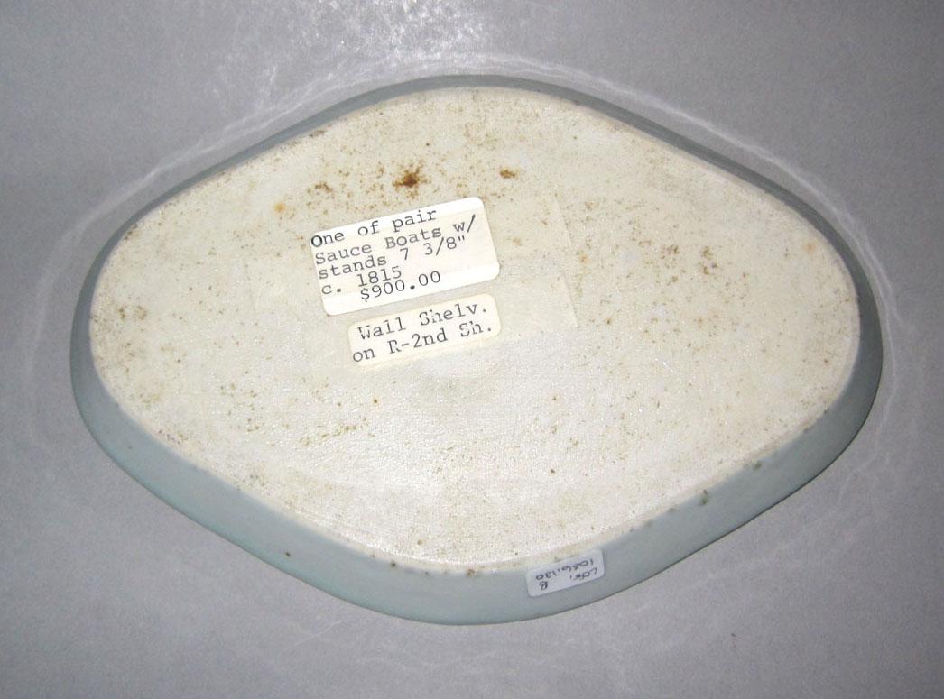 2010.0008.130 B Porcelain sauceboat stand underside