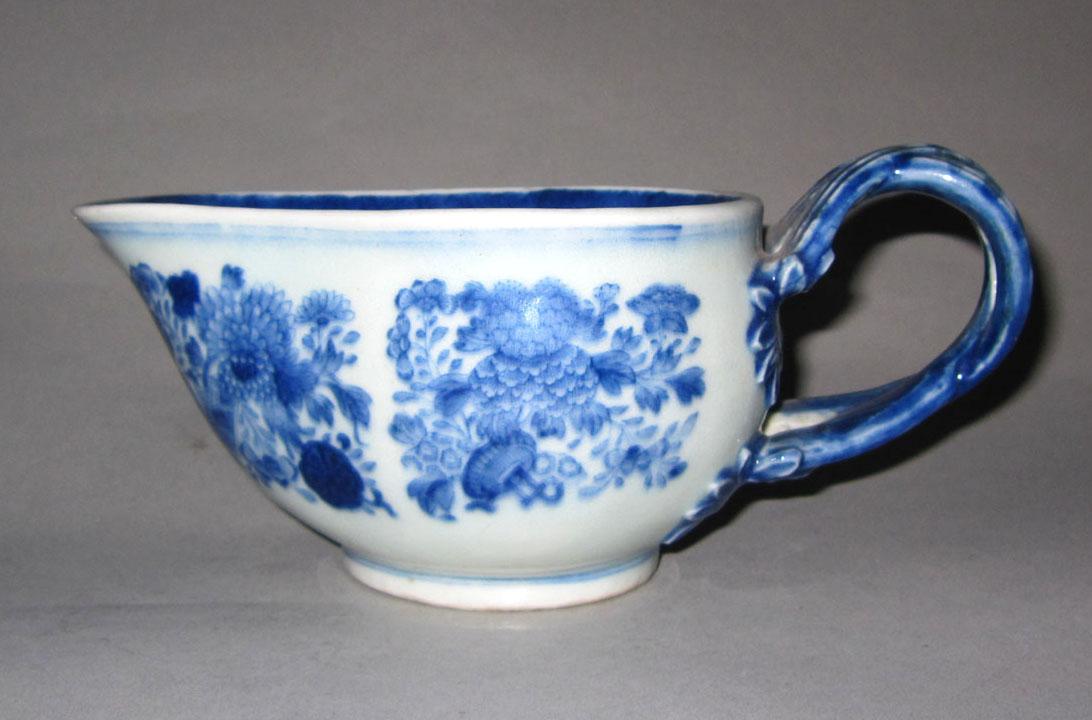 2010.0008.131 A Porcelain sauceboat