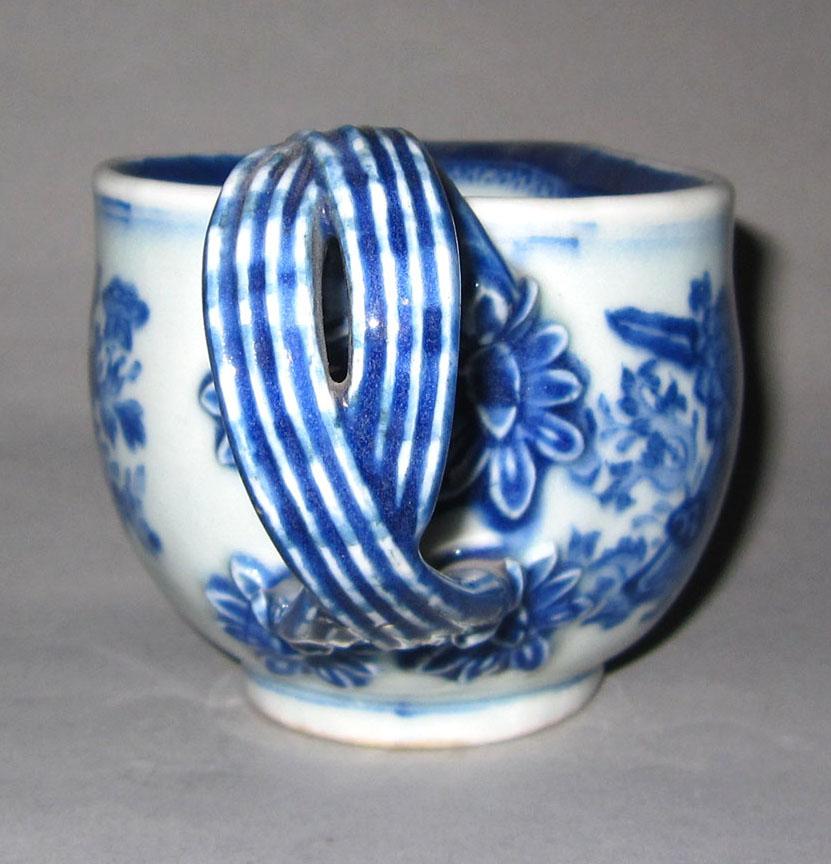 2010.0008.131 A Porcelain sauceboat handle