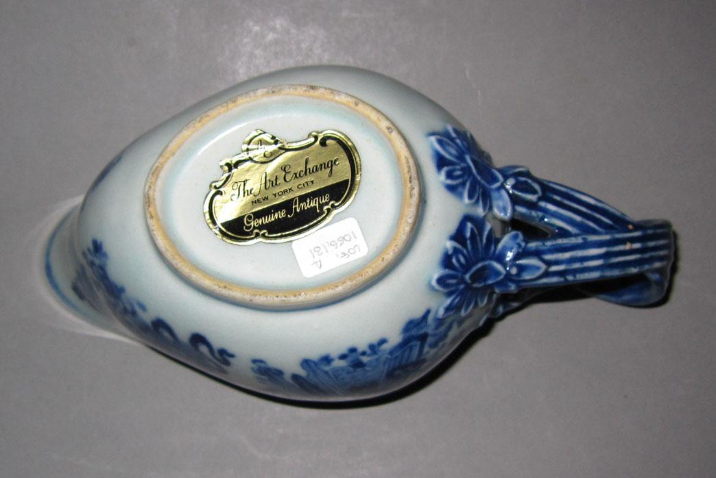 2010.0008.131 A Porcelain sauceboat underside