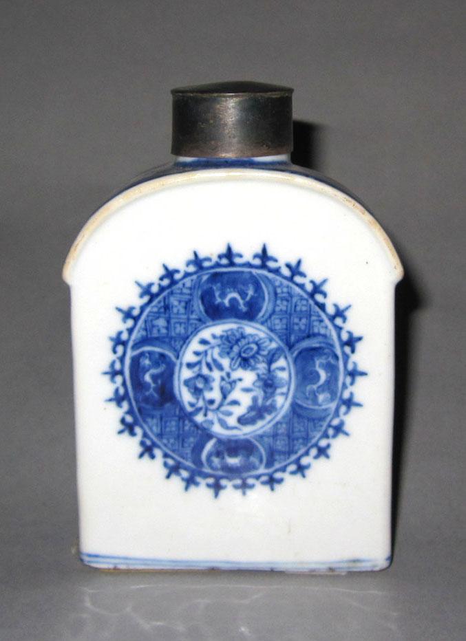 2010.0008.132 A,B Porcelain tea canister