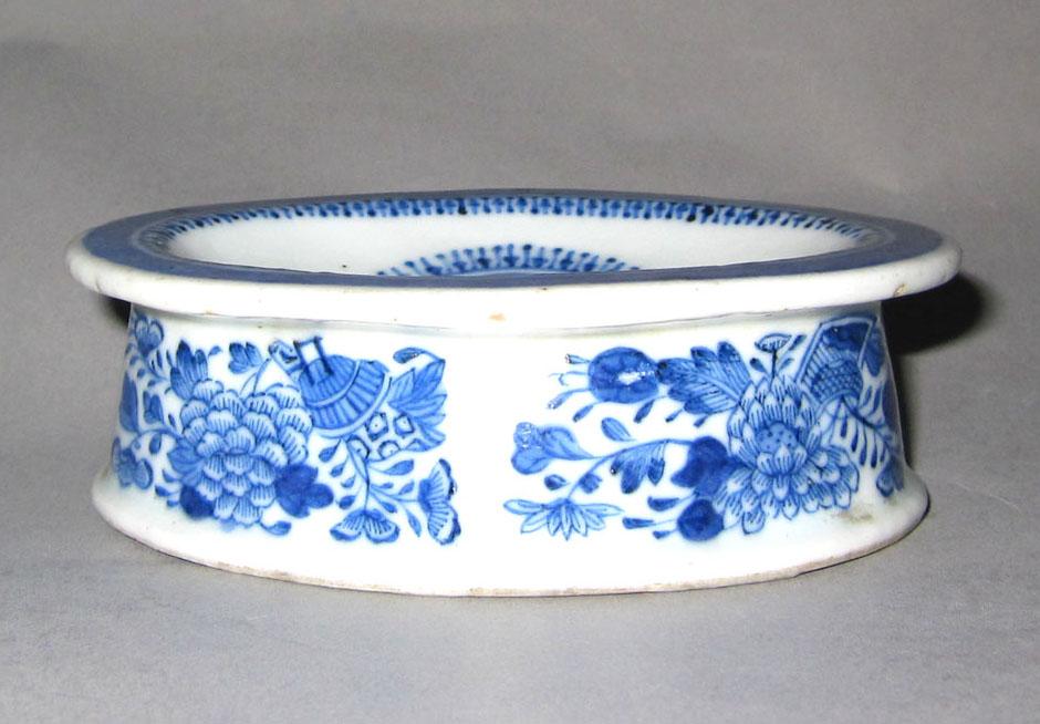 2010.0008.133 Porcelain salt