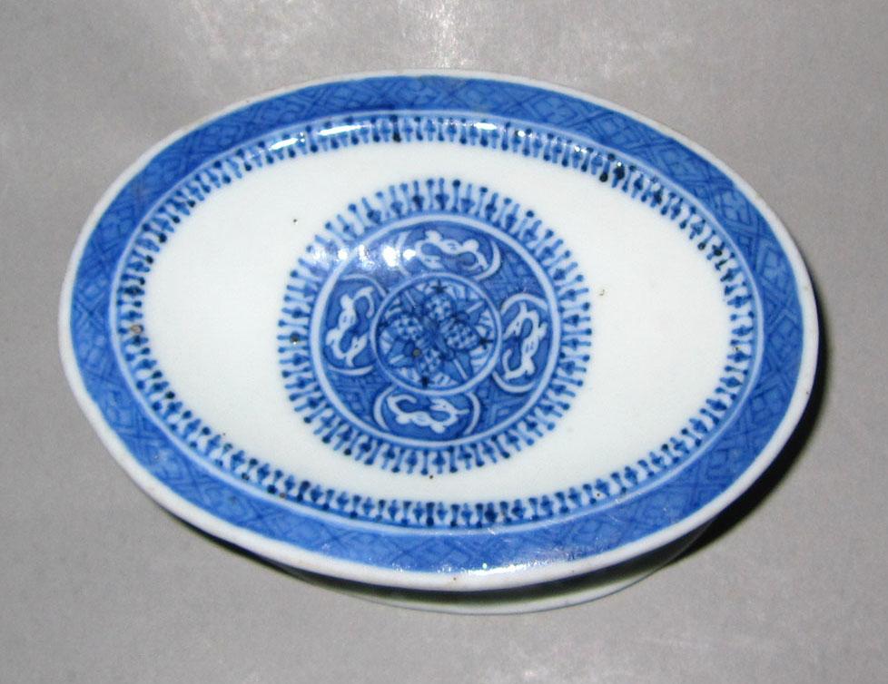 2010.0008.133 Porcelain salt top