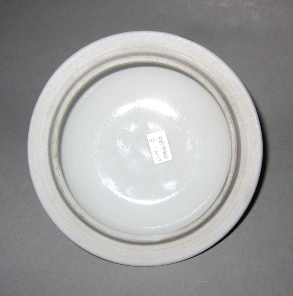 2010.0008.135 B Porcelain jug underside