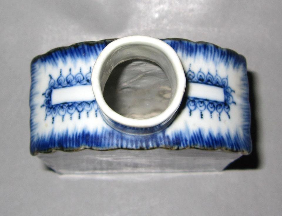 2010.0008.136 Porcelain tea cannister top