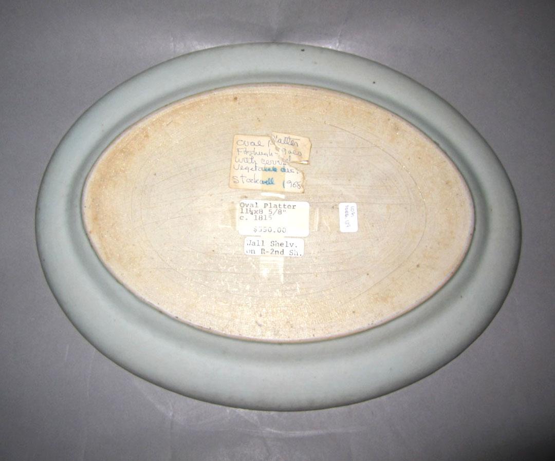 2010.0008.139 Porcelain dish underside