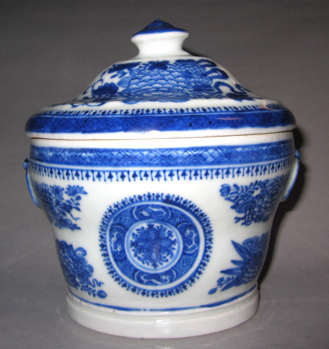 2010.0008.140.001 A,B Porcelain sugar bowl