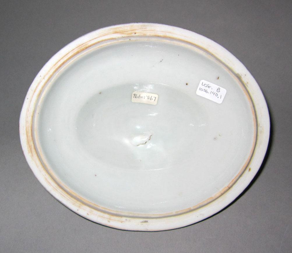 2010.0008.140.001 B Porcelain sugar bowl underside