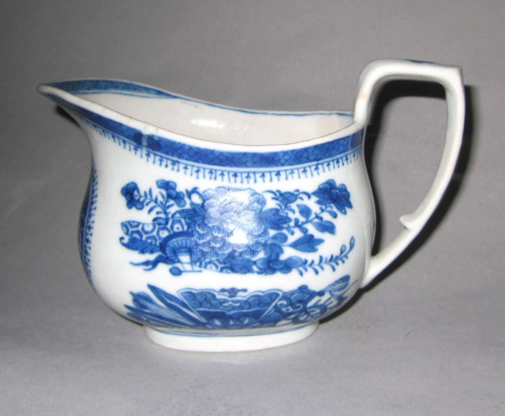 2010.0008.140.002 Porcelain cream jug