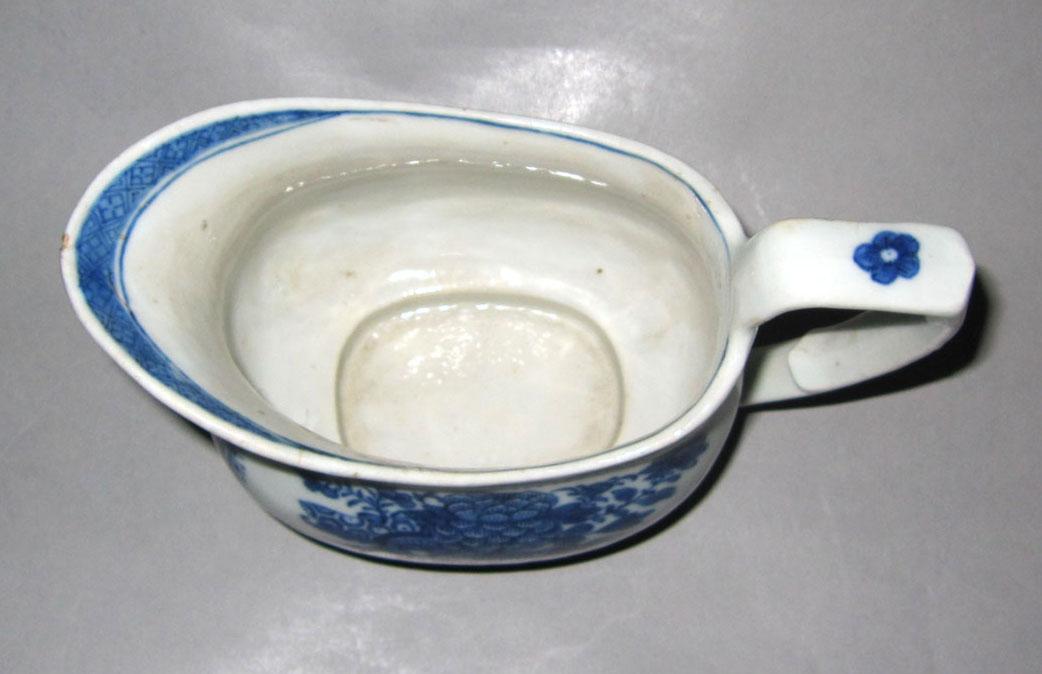 2010.0008.140.002 Porcelain cream jug top