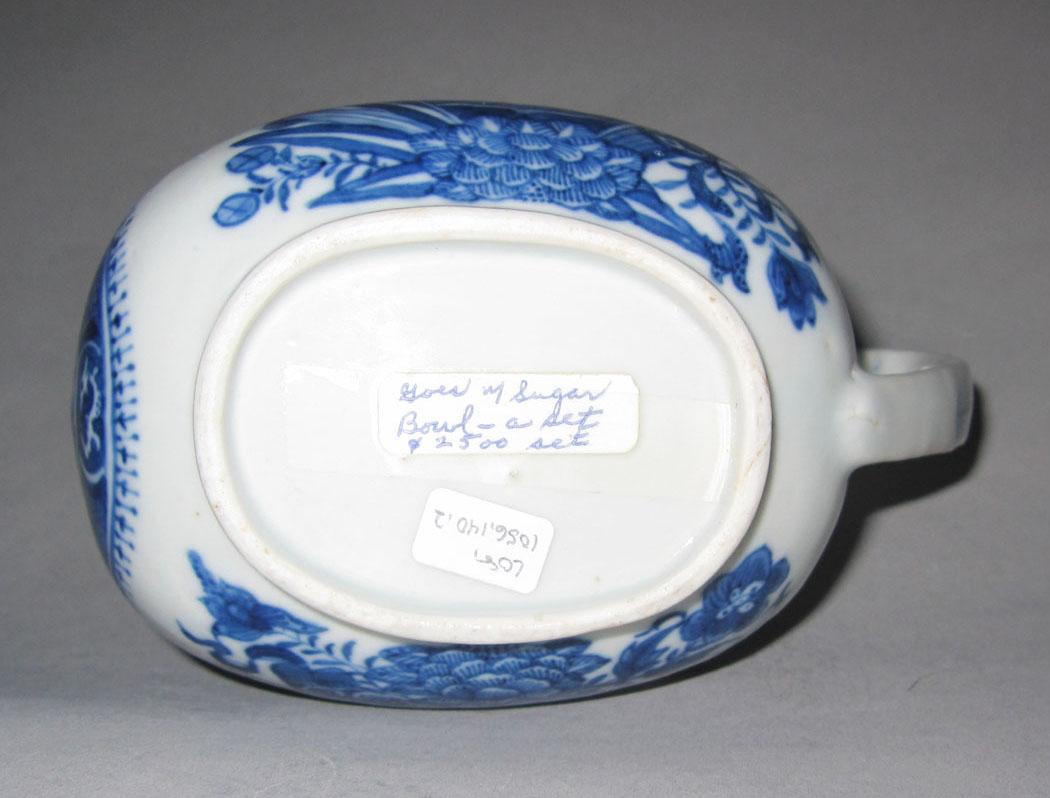 2010.0008.140.002 Porcelain cream jug underside