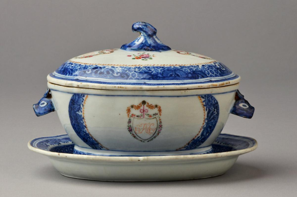2010.0008.149 A-C Tureen and Tureen stand, view 1