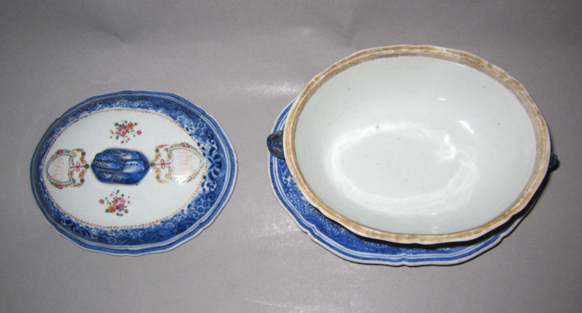 2010.0008.149 A,B,C Porcelain tureen and stand top open
