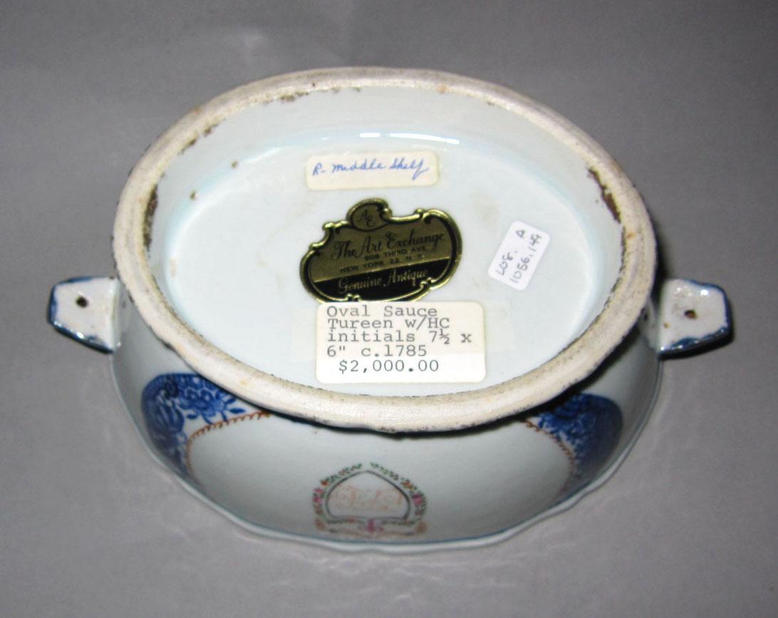 2010.0008.149 A Porcelain tureen underside