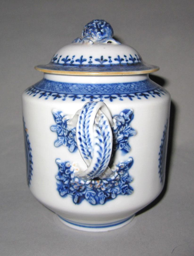 2010.0008.157 A,B Porcelain sugar bowl handle