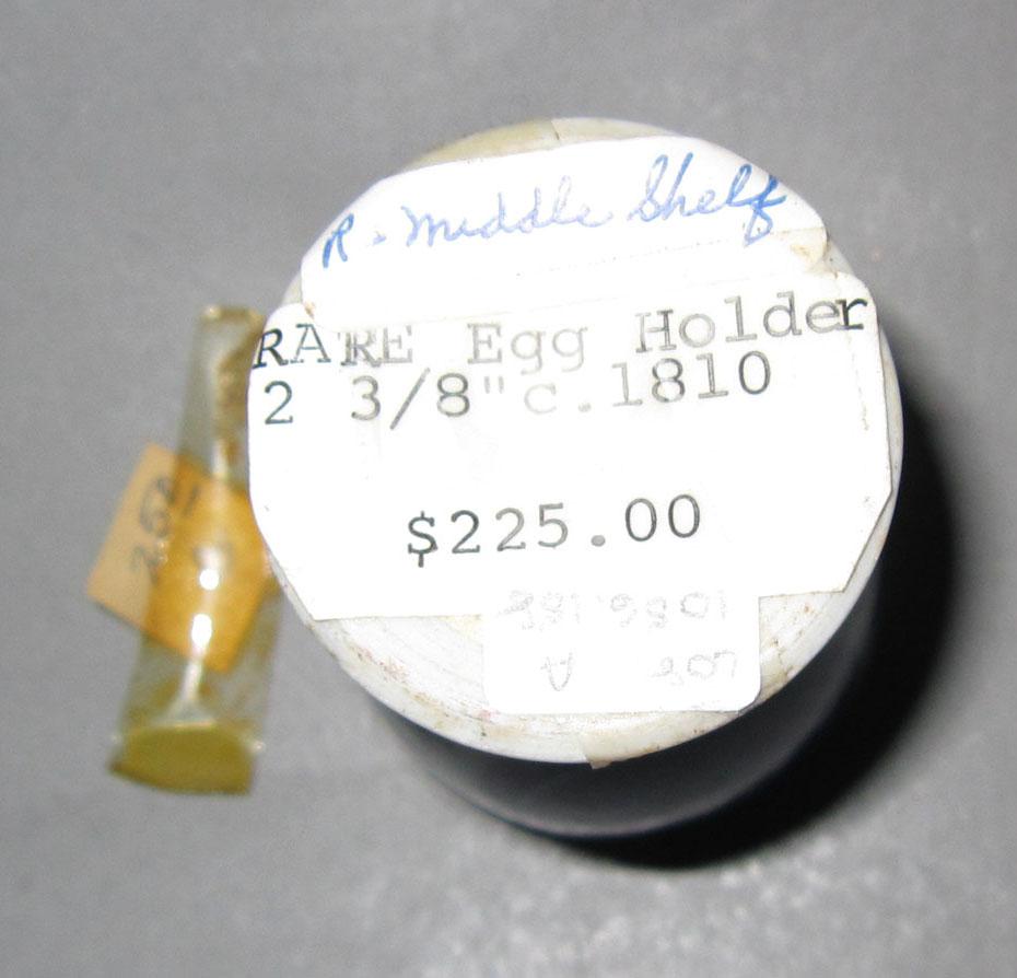 2010.0008.158 A Porcelain egg cup underside