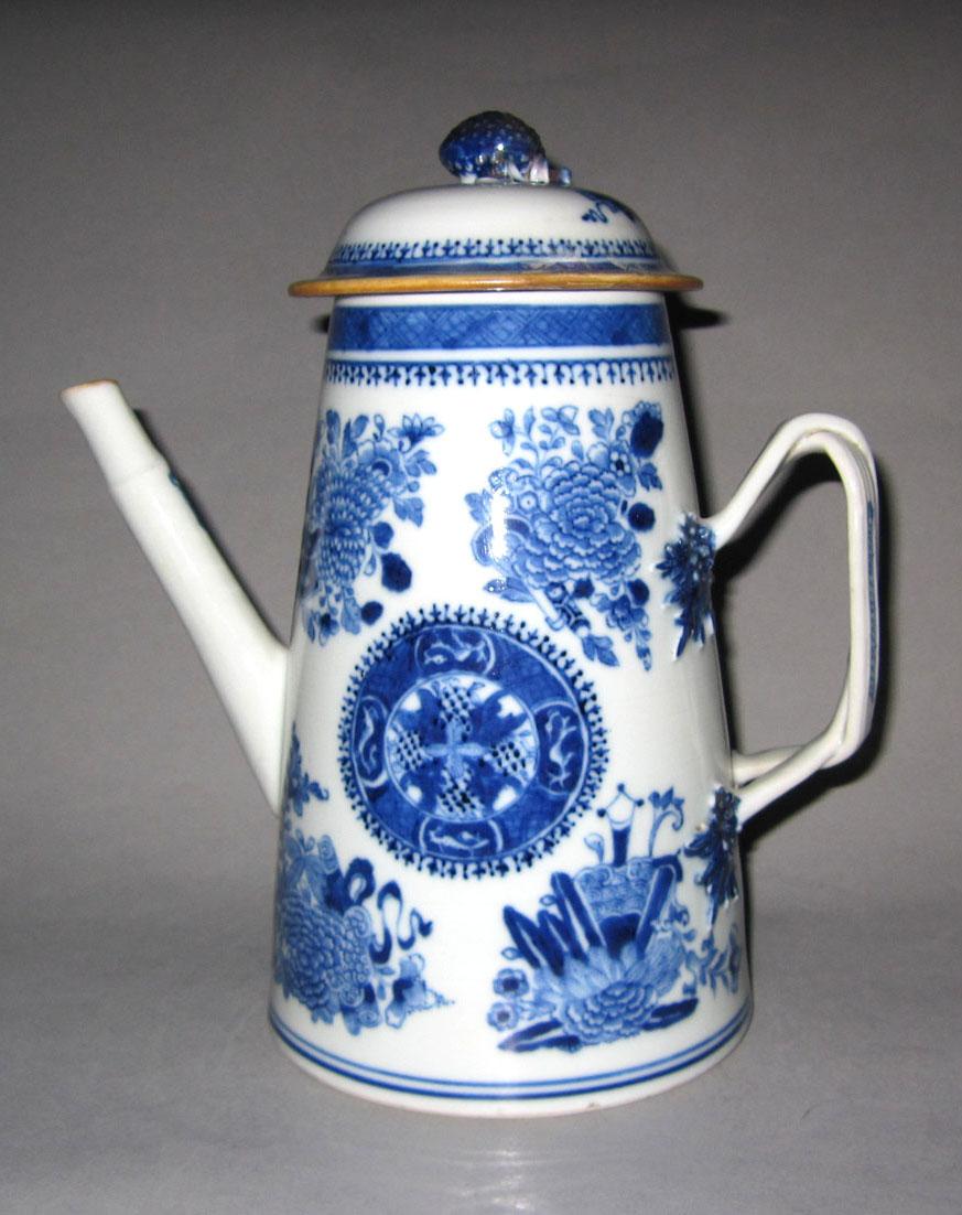 2010.0008.159 A,B Porcelain coffee pot
