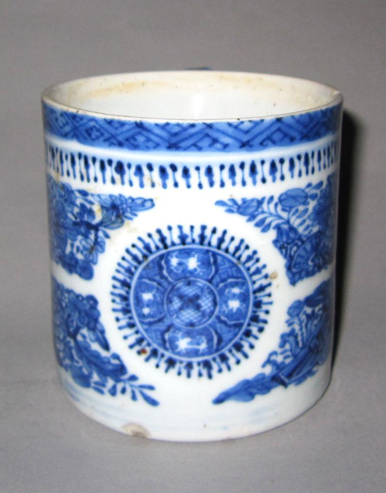 2010.0008.160 A Porcelain mug medallion