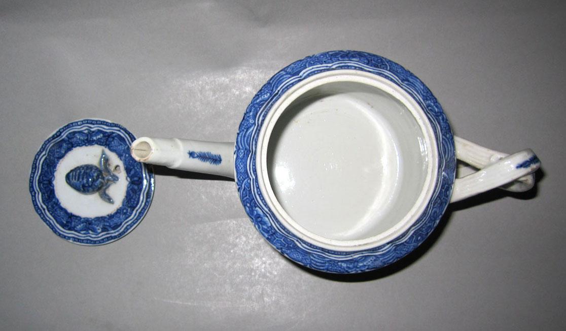 2010.0008.161 A,B Porcelain teapot top