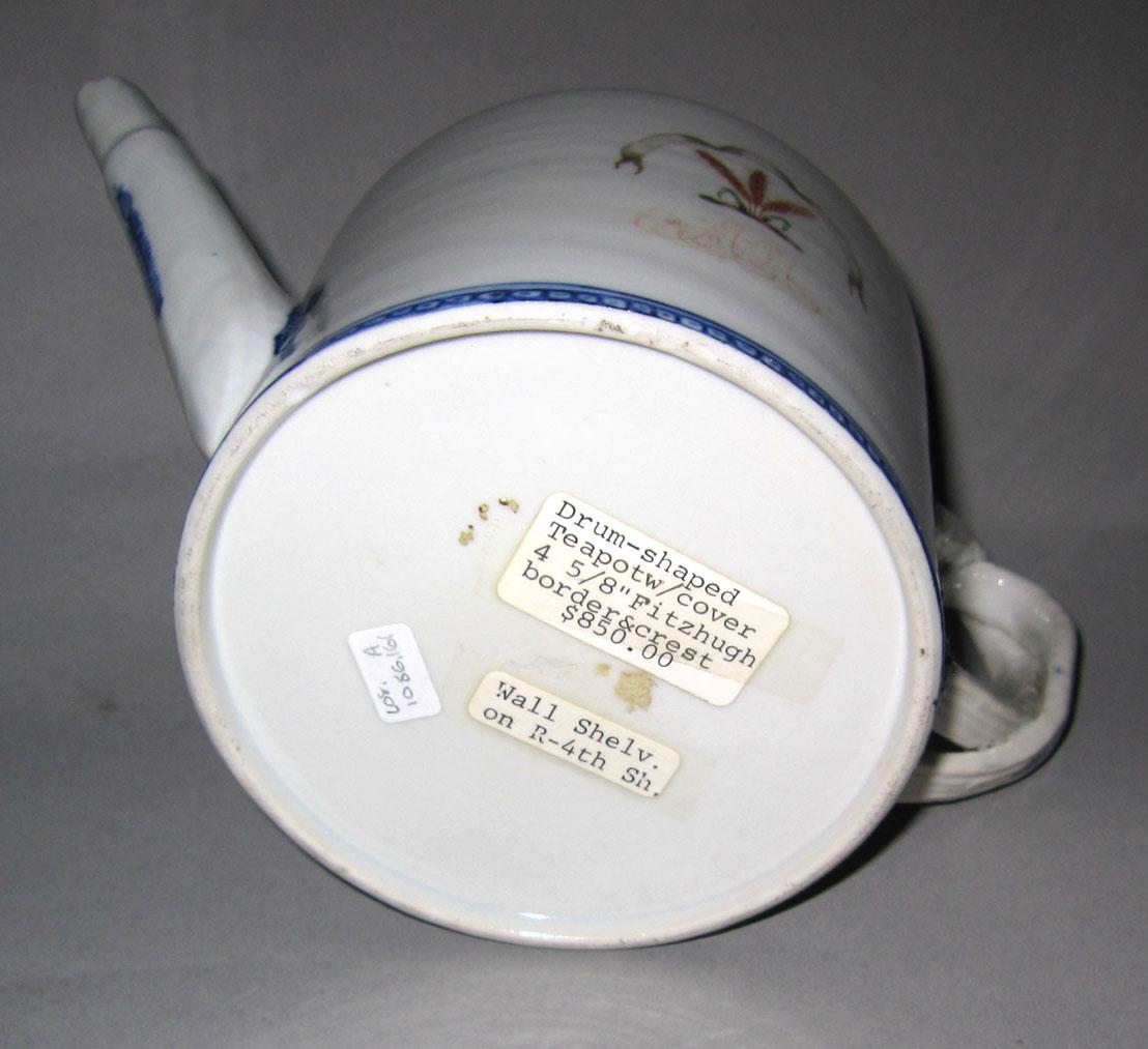 2010.0008.161 A Porcelain teapot underside