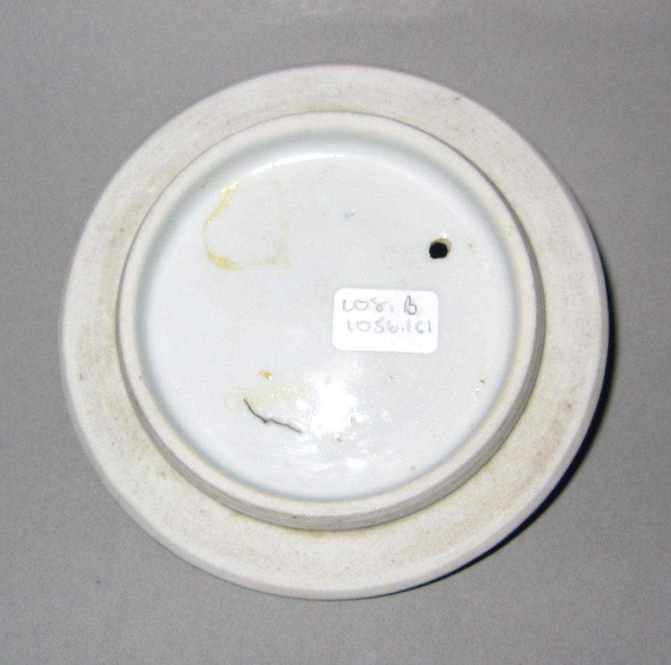 2010.0008.161 B Porcelain teapot underside