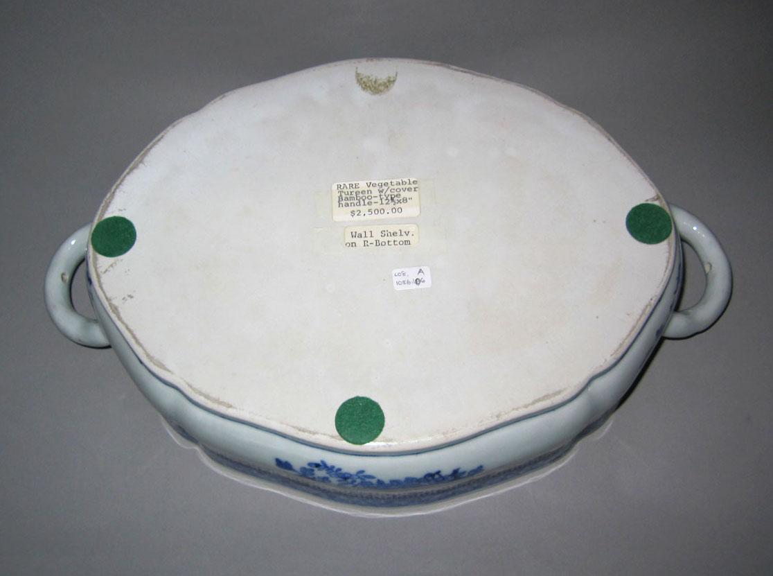 2010.0008.166 A Porcelain tureen underside
