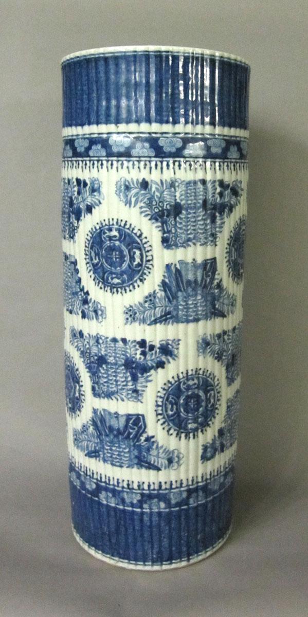 2010.0008.171 Porcelain umbrella stand