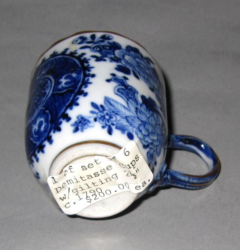 2010.0008.058.003 Porcelain coffee cup underside