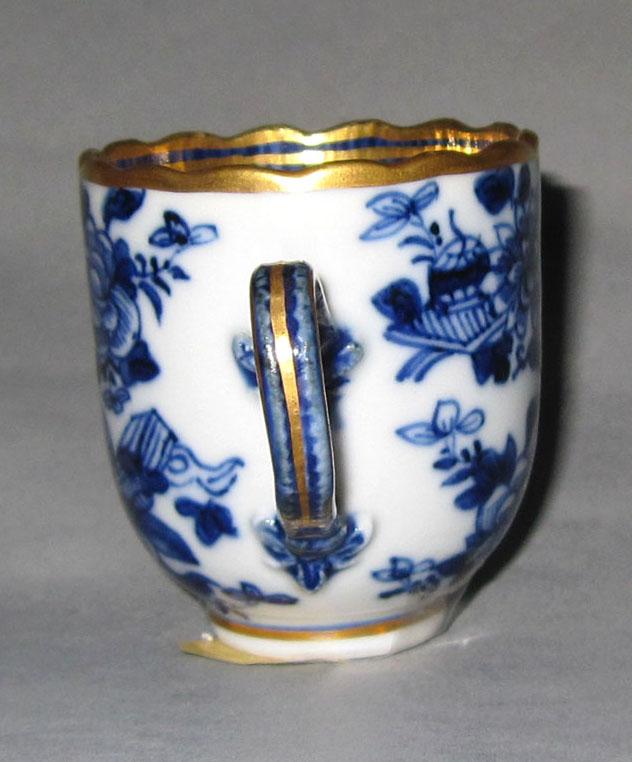 2010.0008.058.004 Porcelain coffee cup handle
