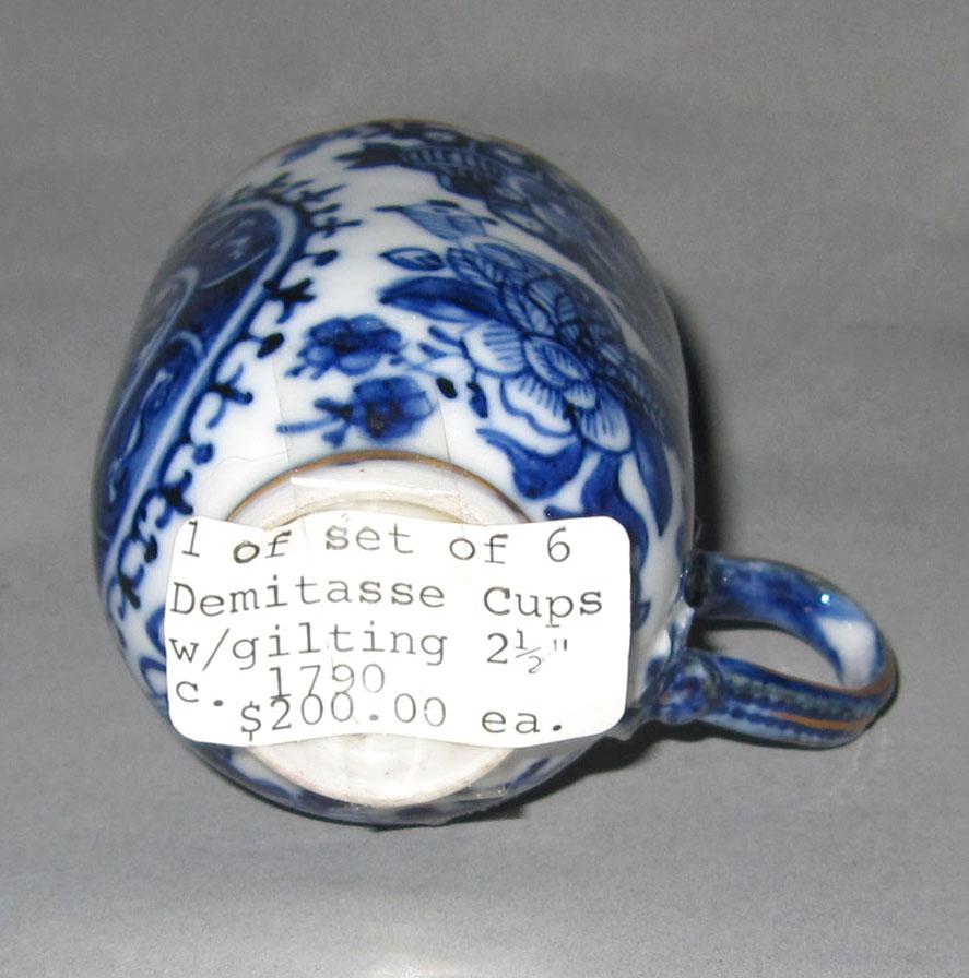 2010.0008.058.004 Porcelain coffee cup underside