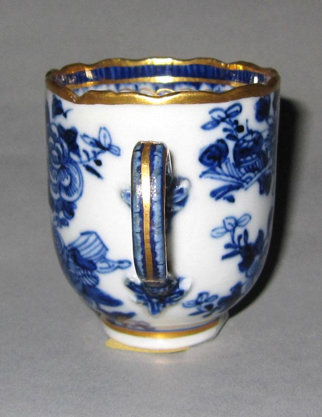 2010.0008.058.005 Porcelain coffee cup handle