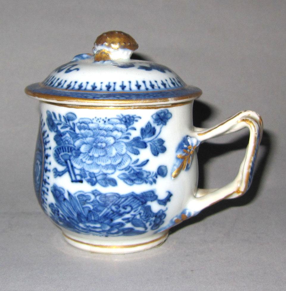 2010.0008.037 A, B Porcelain pot de creme