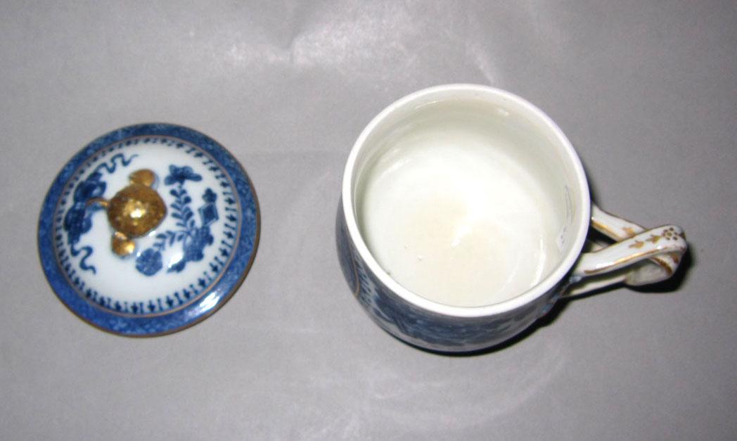 2010.0008.037 A, B Porcelain pot de creme top